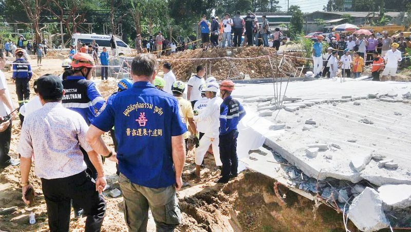 В результате обрушения здания на строящейся автозаправке у Home Pro в Таланге погибли семь человек, еще два получили травмы. Фото: Phuket PR Dept