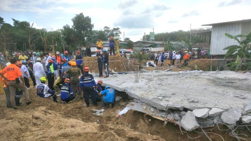 В результате обрушения здания на строящейся автозаправке у Home Pro в Таланге погибли семь человек, еще два получили травмы. Фото: Phuket PR Dept