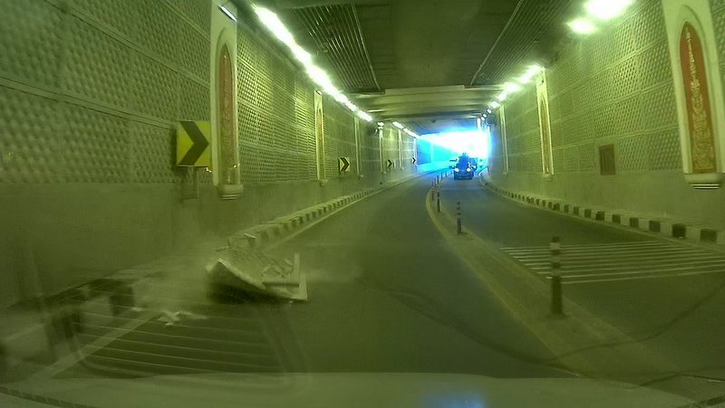 В тоннеле под кольцом Чалонга отвалился кусок облицовки. Фото: Brian from Nai Harn