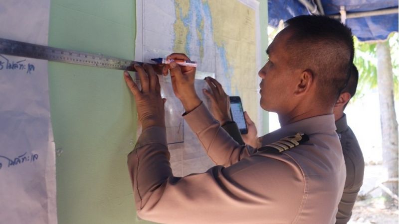 Флот не теряет надежды найти живыми мужчину и женщину, пропавших в море на каяках. Фото: ВМФ Таиланда