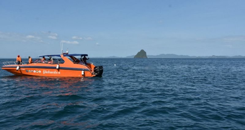 В заливе Пханг-Нга найдено тело моряка со столкнувшегося с яхтой спидбота. Фото: DDPM Phang Nga