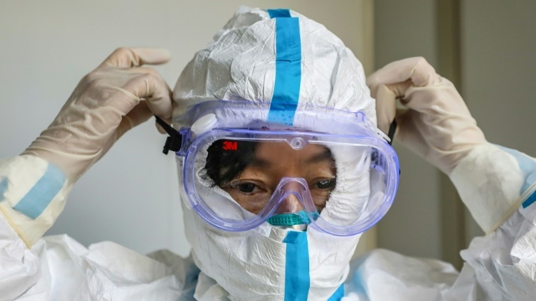 Число погибших от коронавируса в Китае превысило 1000 человек