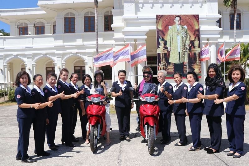 Мотоциклы Honda Wave 110i достались Вырусне Йылапэ и Пимтхонг Хонгситтхичайкун. Фото: Phuket PR Department