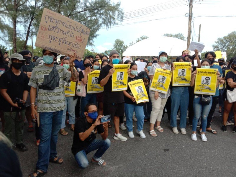Студенты провели акцию протеста в Сапан-Хине. Фото: Таньялак Сакут