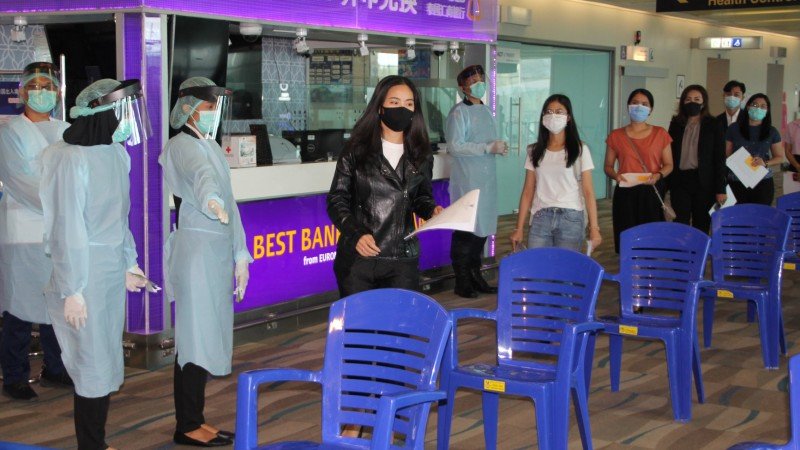 Аэропорт Пхукета отрепетировал прием иностранцев и заявил о готовности к открытию международных рейсов. Фото: Иккапоп Тхонгтуб