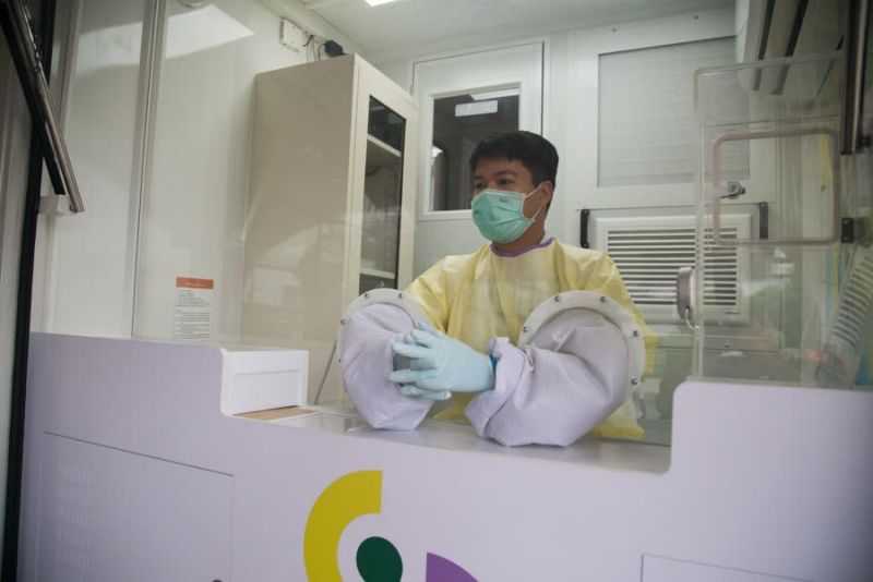 Три мобильные лаборатории для тестирования на COVID-19 прибыли на Пхукет. Фото: PR Phuket