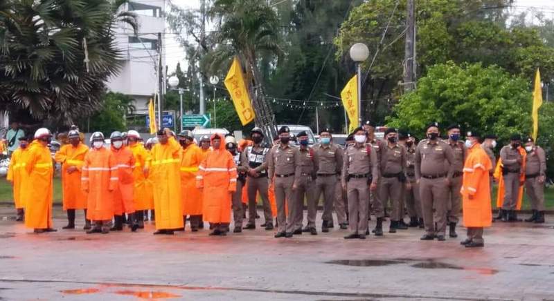 Митинг в поддержку монархии прошел в Сапан-Хине. Фото: Phuket PR Department