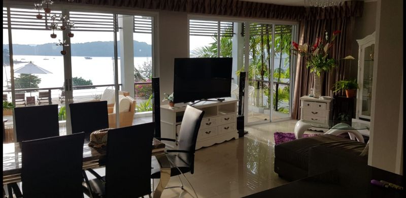 Beautiful Phuket condo with a view of the islands