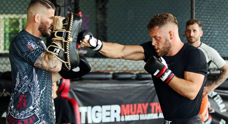 Физиев из Tiger Muay Thai победил на UFC 256