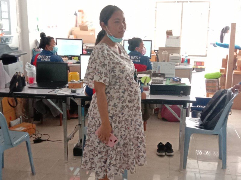 Уволенный сотрудник Best Express с кулаками набросился на беременную начальницу. Фото: Иккапоп Тхонгтуб