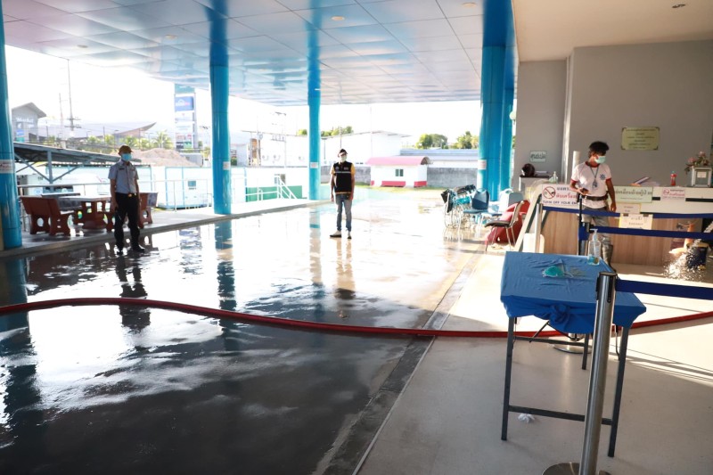Санитарная обработка в Chalong Hospital. Фото: Муниципалитет Чалонга
