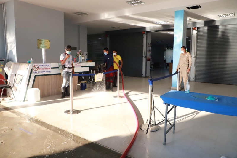 Санитарная обработка в Chalong Hospital. Фото: Муниципалитет Чалонга