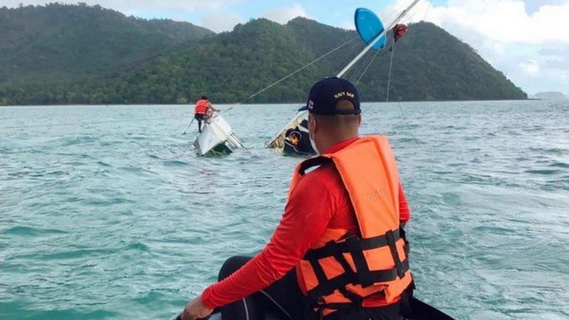 Парусный катамаран затонул в районе острова Лон. Фото: ВМФ Таиланда