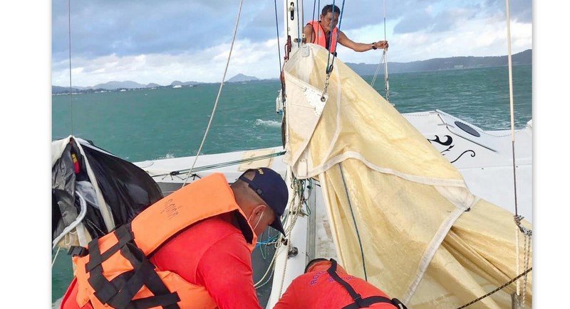 Парусный катамаран затонул в районе острова Лон. Фото: ВМФ Таиланда