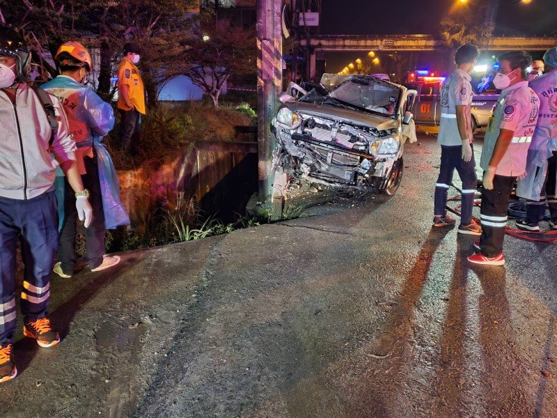 Водитель погиб в ДТП на Пхукете. Фото: Иккапоп Тхонгтуб