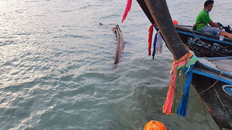 Лодка затонула у Ко-Мапрао во второй половину дня 5 февраля. Фото: Морская полиция Пхукета