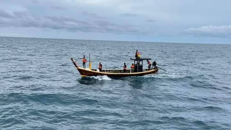 Рыбацкая лодка затонула у мыса Пакаранг. Фото: ВМФ Таиланда
