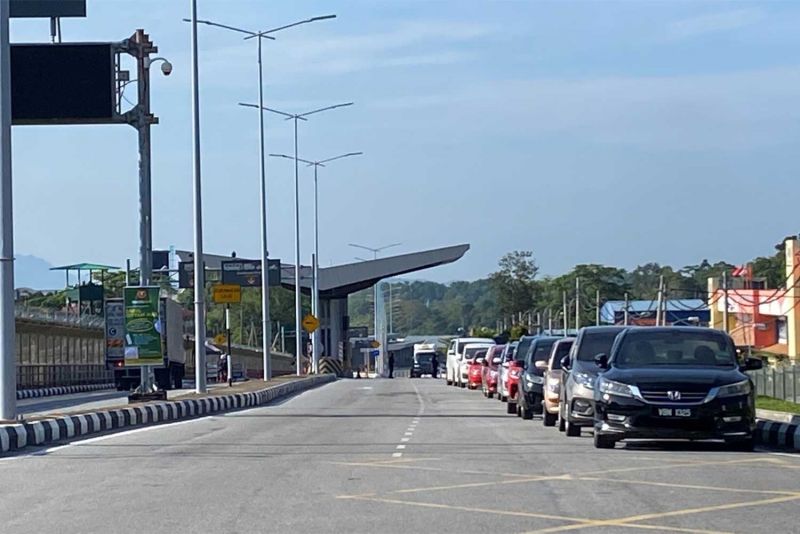 Пограничный переход на тайско-малайзийской границе в Садао. Фото: Assawin Pakkawan / Bangkok Post