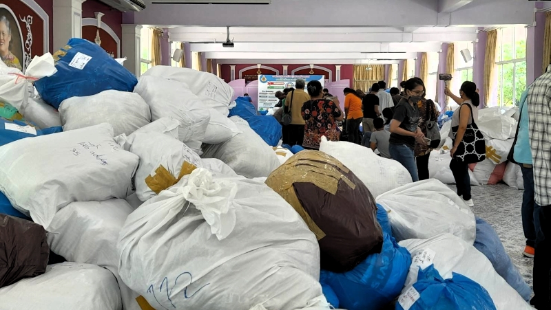 На Пхукете изъяли более 100 тыс. контрафактных изделий (преимущественно предметов одежды). Фото: Иккапоп Тхонгтуб