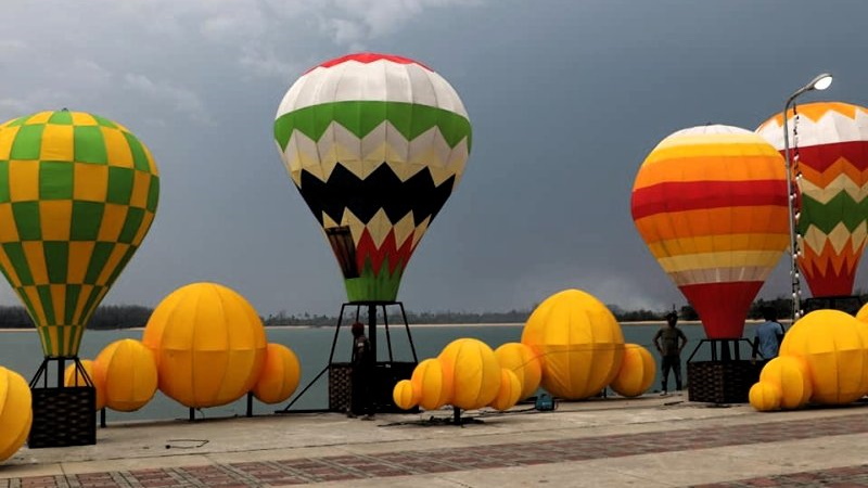 OrBorJor Пхукета приглашает на ярмарку на мосту Сарасин. Будут воздушные шары, музыка и свежие дары моря. Фото: OrBorJor
