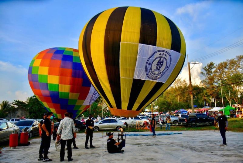 Ярмарка с воздушными шарами прошла на мосту Сарасин. Фото: Phuket OrBorJor