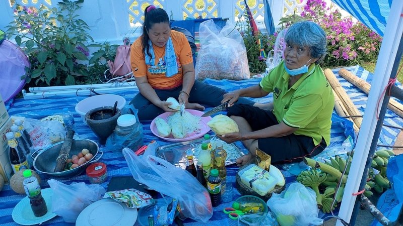 Бывшим жителям Чалонга, которых выгнали уже со второго места проживания, пообещали возможность поселиться у Сапан-Хина. Фото: Иккапоп Тхонгтуб