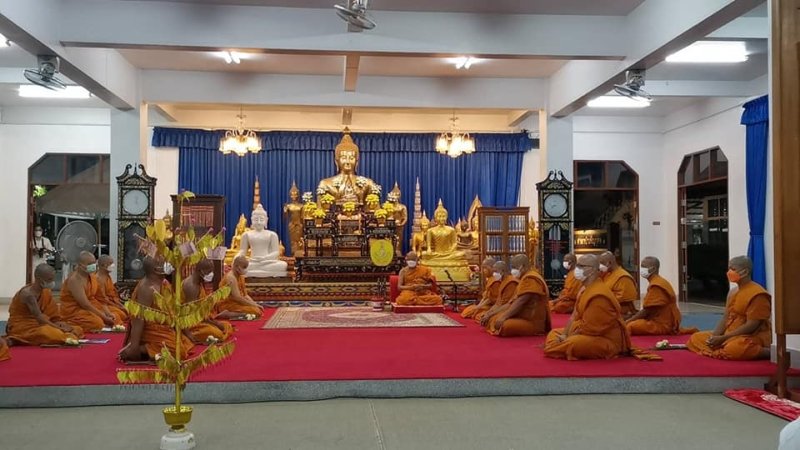 Буддисты Пхукета отметили день Висакха Буча. К торжествам присоединился и губернатор провинции. Фото: PR Phuket