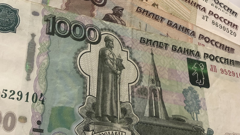 Россия разрешила переводить за рубеж до $50 тыс. в месяц