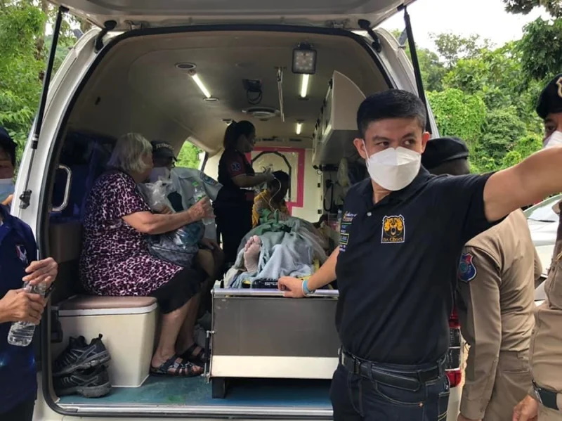 Эвакуация Барбары Ланге из джунглей 16 мая. Фото: Иккапоп Тхонгтуб