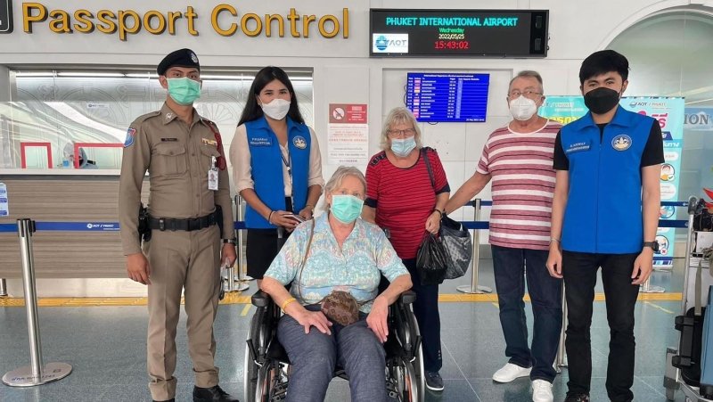 Барбара Ланге улетела домой 25 мая. На острове она провела три недели, значительную часть этого времени – потерявшейся в джунглях Май-Кхао. Фото: TAC Phuket