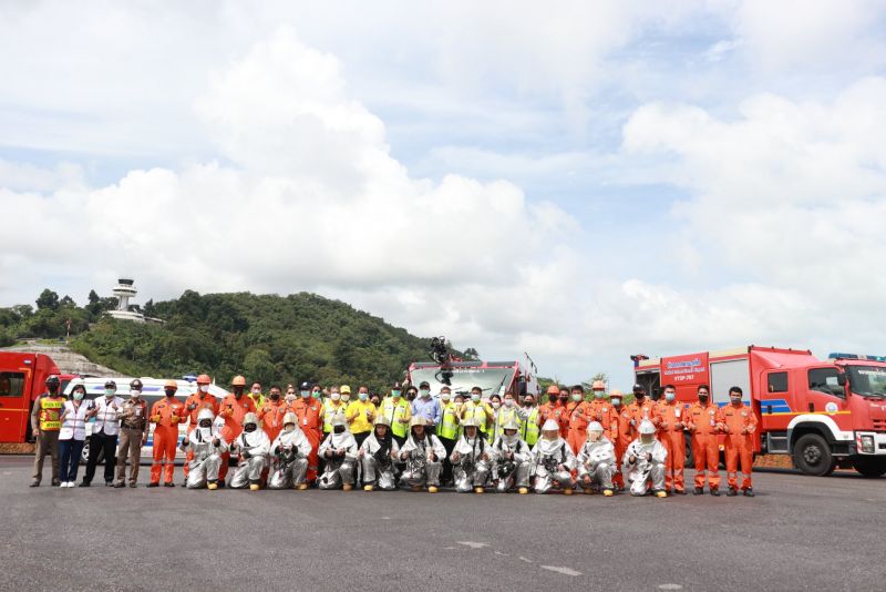 Тренировка сотрудников экстренных служб в аэропорту Пхукета. Фото: AoT Phuket