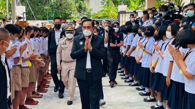 Прают Чан-Оча посетил пхукетскую школу Phuttamongkolnimit School. Фото: PR Phuket