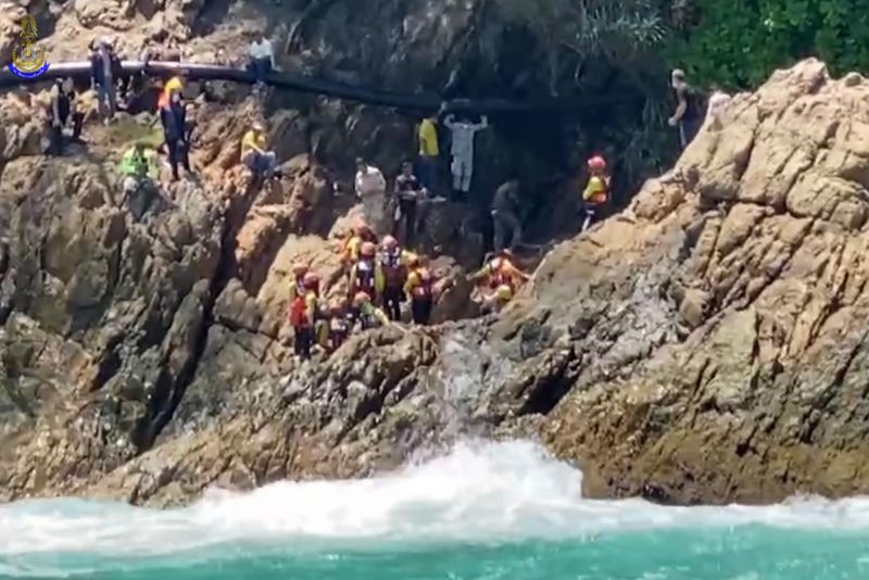 На Пхукете нашли труп рыбака, упавшего в море со скал и утонувшего 7 июня. Фото: ВМФ Таиланда