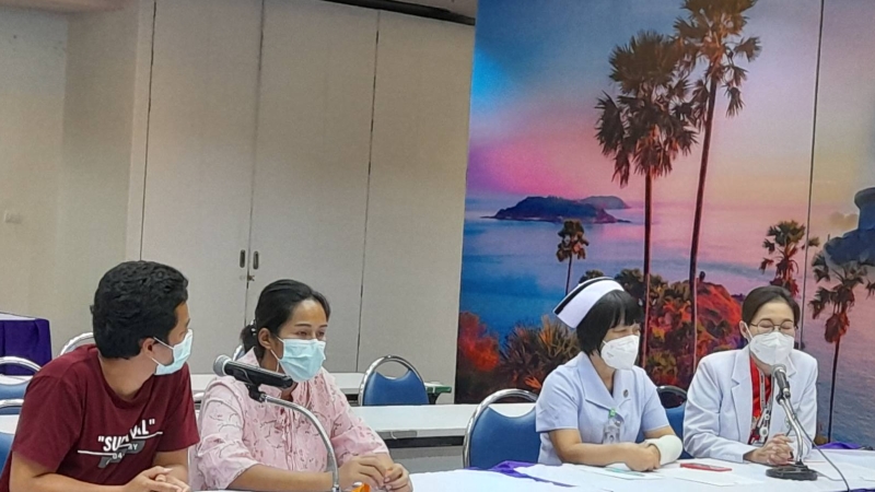 Больница Vachira Hospital Phuket провела пресс-конференцию в связи с переломом руки у новорожденной. Фото: Иккапоп Тхонгтуб