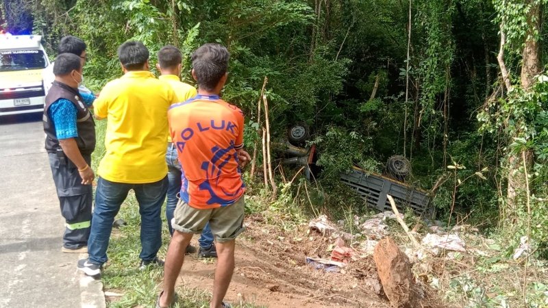 Водитель погиб в аварии в Чалонге утром 10 июня. Фото: Иккапоп Тхонгтуб