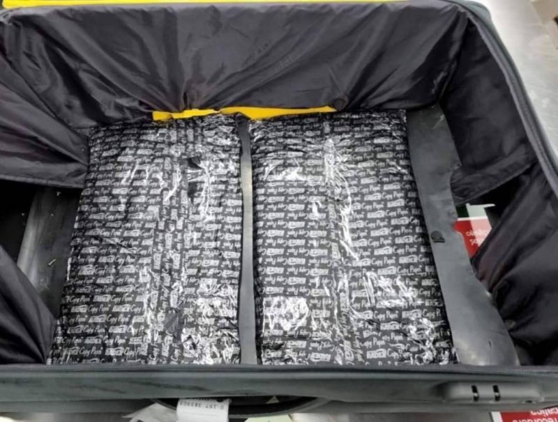 Кокаин в багаже пассажиров, арестованных в Бангкоке. Фото: Customs Dept
