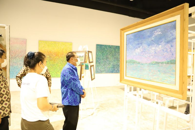 Выставка живописи к Дню Матери в Central Phuket Floresta. Фото: Муниципалитет Пхукет-Тауна