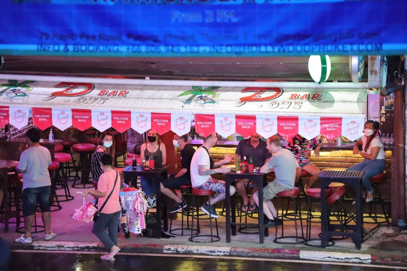 Центр изучения алкоголя выступил против продления часов работы баров