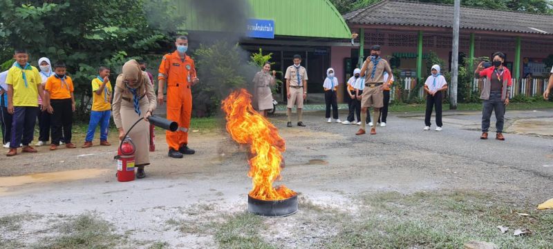 Урок пожарной безопасности в школе в Ао-По. Фото: Аэропорт Пхукета