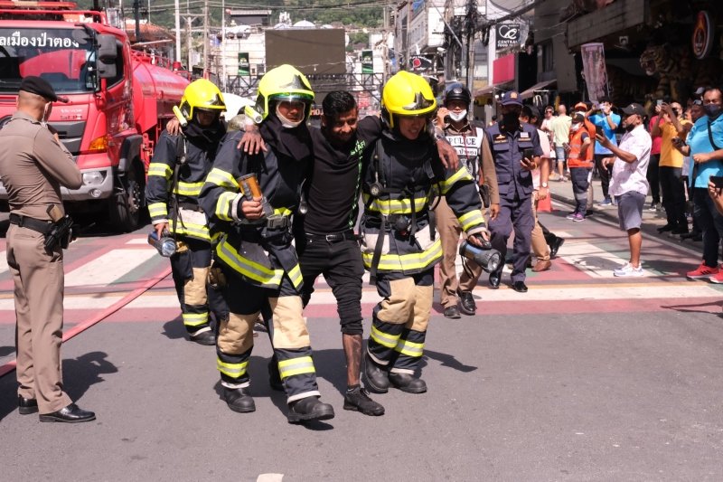 Пожарные учения в клубе Illuzion с участием персонала других ночных заведений. Фото: PR Patong