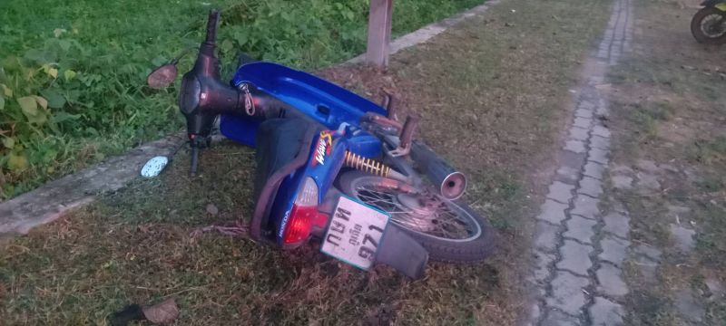 Мотоциклист погиб в аварии на Thepkrasattri Rd. Фото: Иккапоп Тхонгтуб