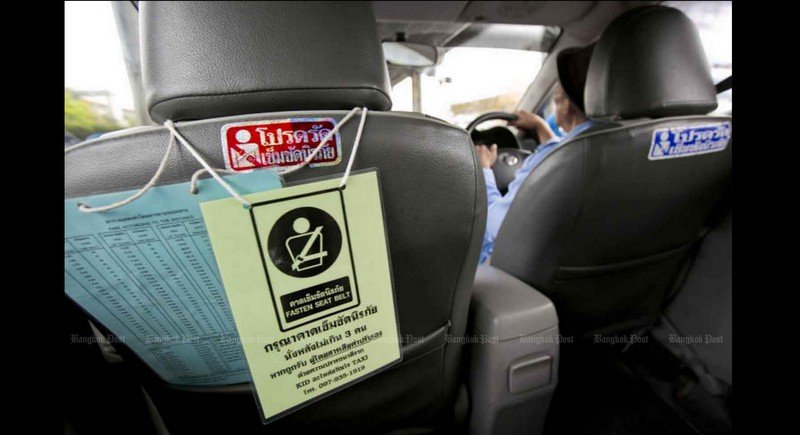Полиция и DLT пообещали не штрафовать не пристегнутых пассажиров в кузовах пикапов