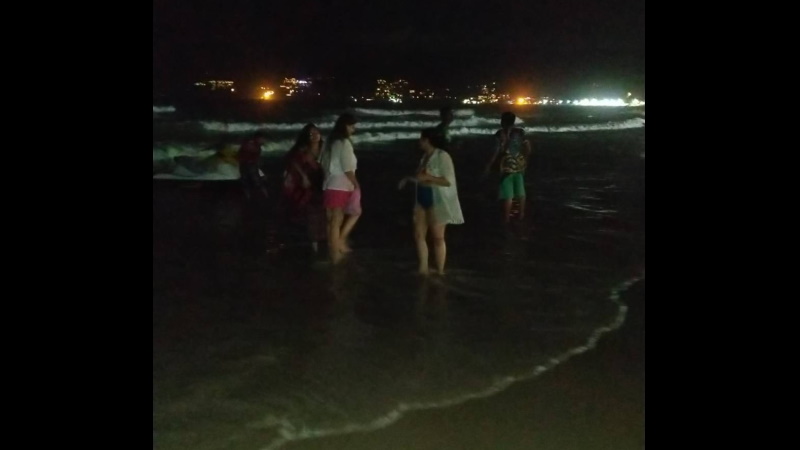Три туристки отправились купаться в Патонге вечером 23 сентября. Спасать женщин пришлось операторам парасейлинга. Фото: Patong Surf Life Saving Facebook