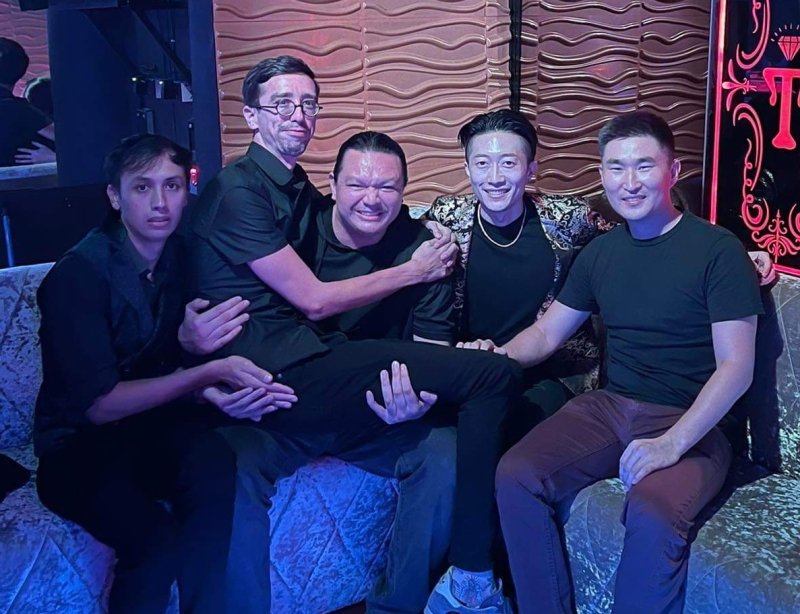 Участники шоу в Taipan все вместе. Фото: Raw Comedy Asia