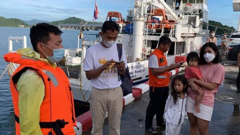 Четырех граждан Китая вернули на Пхукет. Дрейфовавшее в заливе Пханг-Нга судно с отказавшим двигателем обнаружил танкер-газовоз. Фото: NBT
