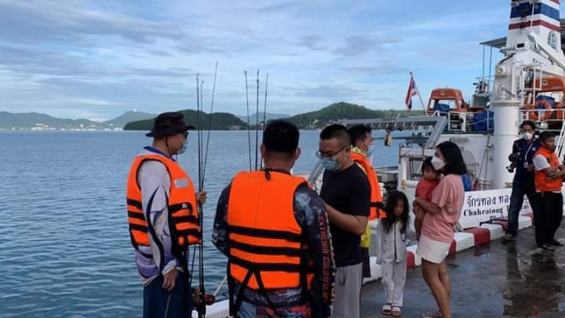 Четырех граждан Китая вернули на Пхукет. Дрейфовавшее в заливе Пханг-Нга судно с отказавшим двигателем обнаружил танкер-газовоз. Фото: NBT