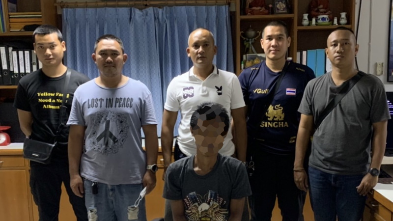Три человека арестованы в Паклоке за хранение метамфетамина. Изъято в общей сложности семь таблеток. Фото: Полиция Таланга