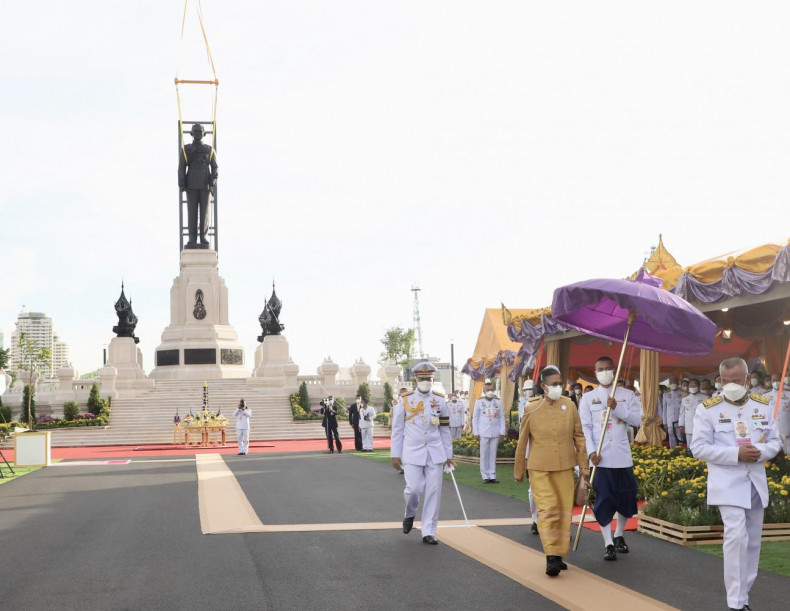 Статуя Рамы IX в бангкокском районе Дусит. Фото: Bangkok Post