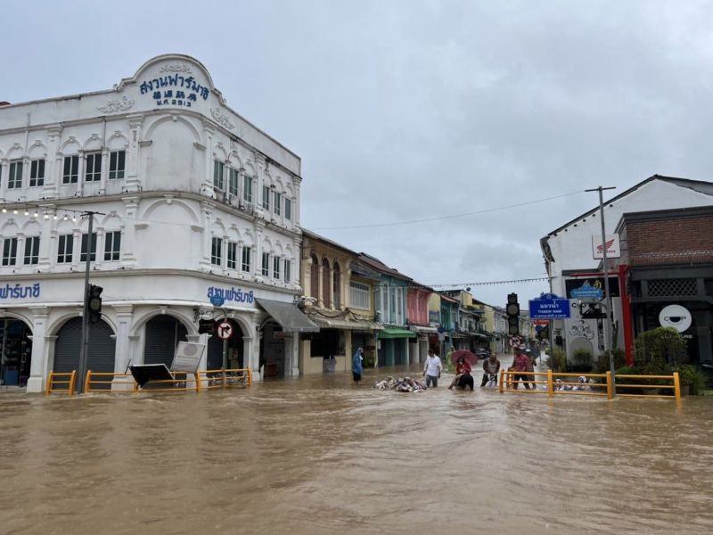 Ночные осадки 16 октября вызвали наводнения по всему Пхукету. Фото: PR Phuket