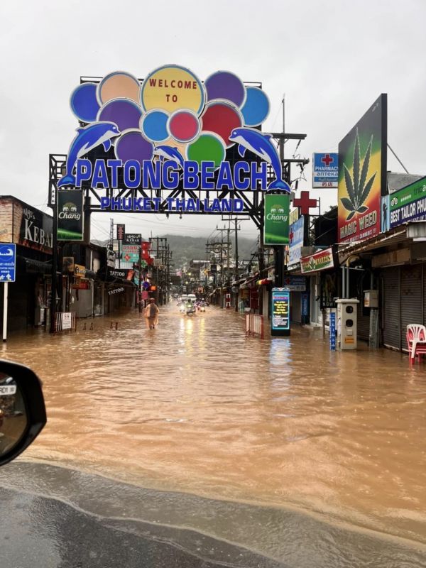Ночные осадки 16 октября вызвали наводнения по всему Пхукету. Фото: Patong Police
